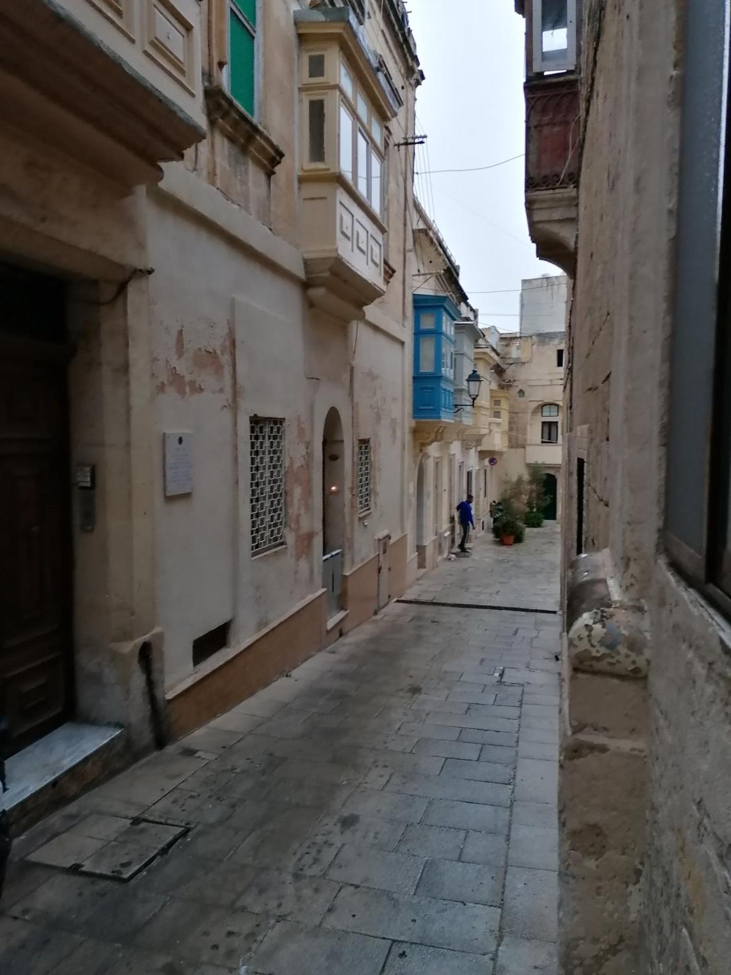 Old Refurbished Apartment In Bormla Cospicua Exterior photo